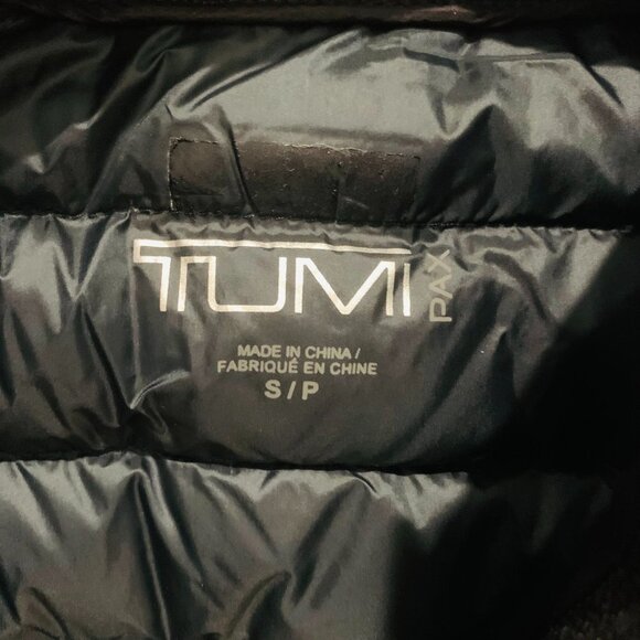 NEW without tags Black TUMI Pax Vest Pillow Down Size Large - Picture 5 of 7